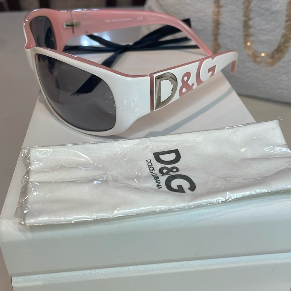 D&G White and Pink Women's Sunglasses - Picture 4 of 16
